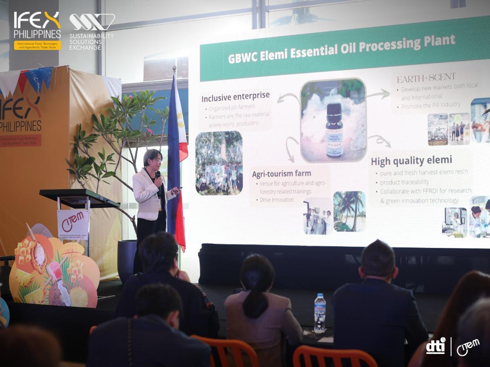 Finalist
Glenda Esperidal of Green Beauty and Wellness delivers her presentation.